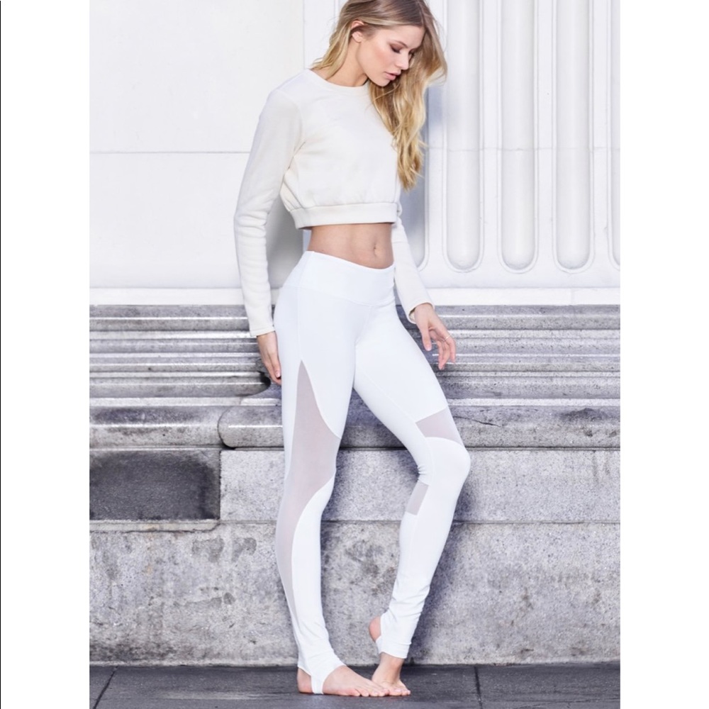 Alo yoga NWT white xs coast legging